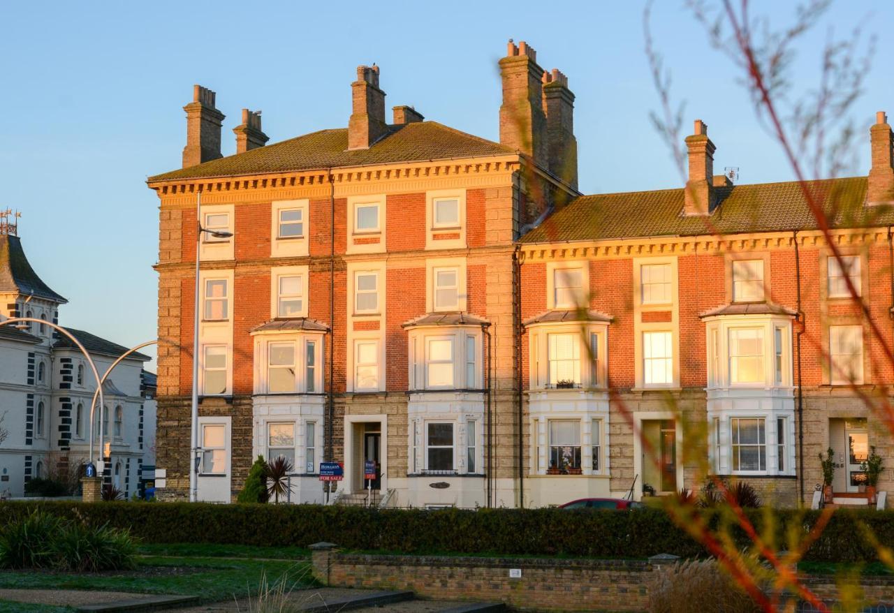 Sea Views Stunning 2 Bedroom Apartment # Lowestoft Extérieur photo
