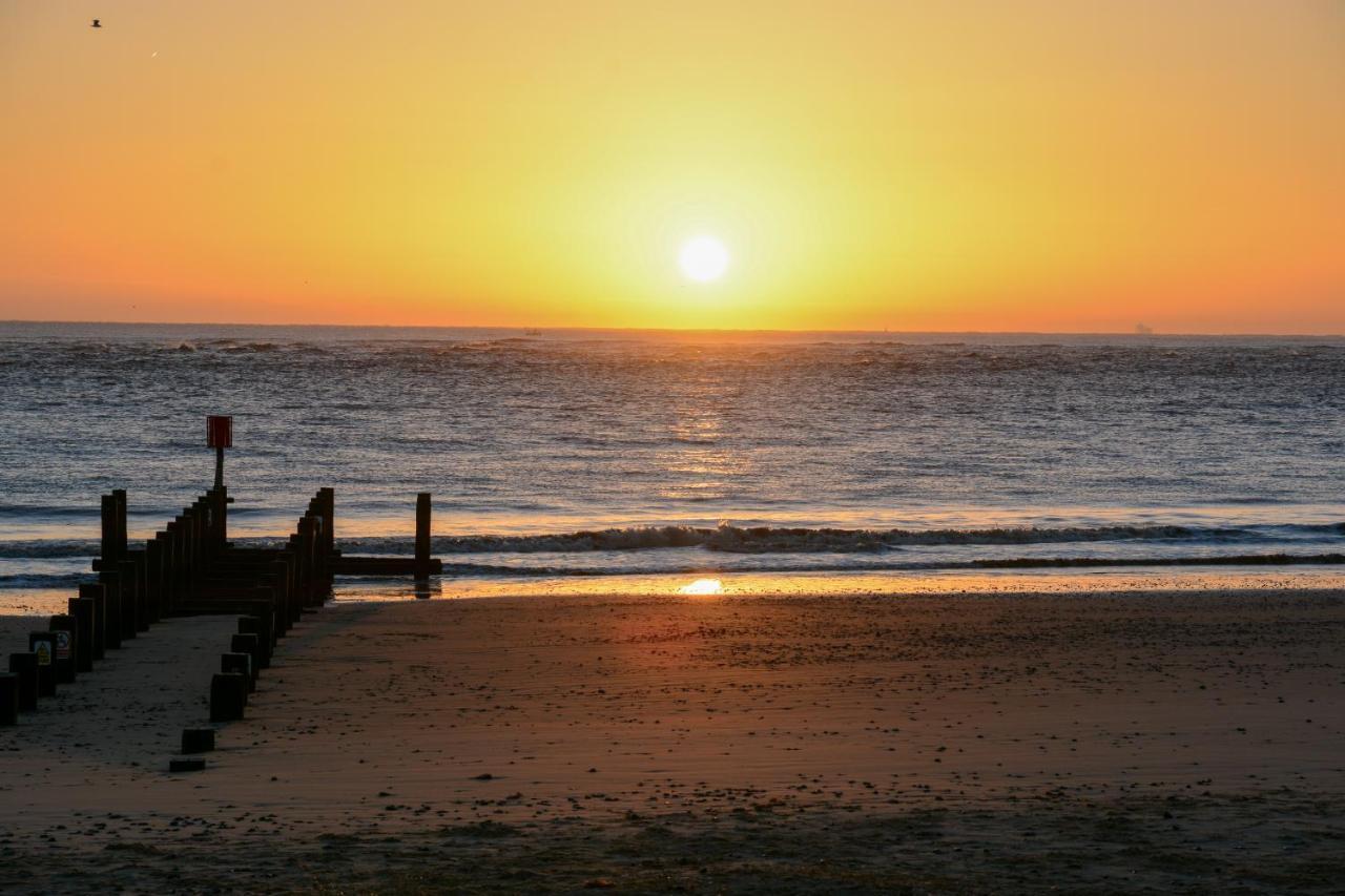 Sea Views Stunning 2 Bedroom Apartment # Lowestoft Extérieur photo