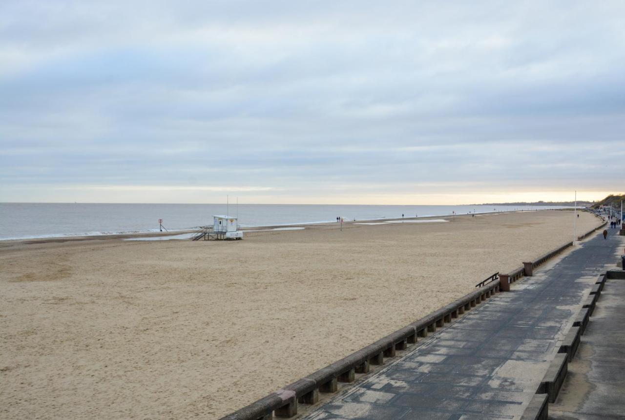 Sea Views Stunning 2 Bedroom Apartment # Lowestoft Extérieur photo