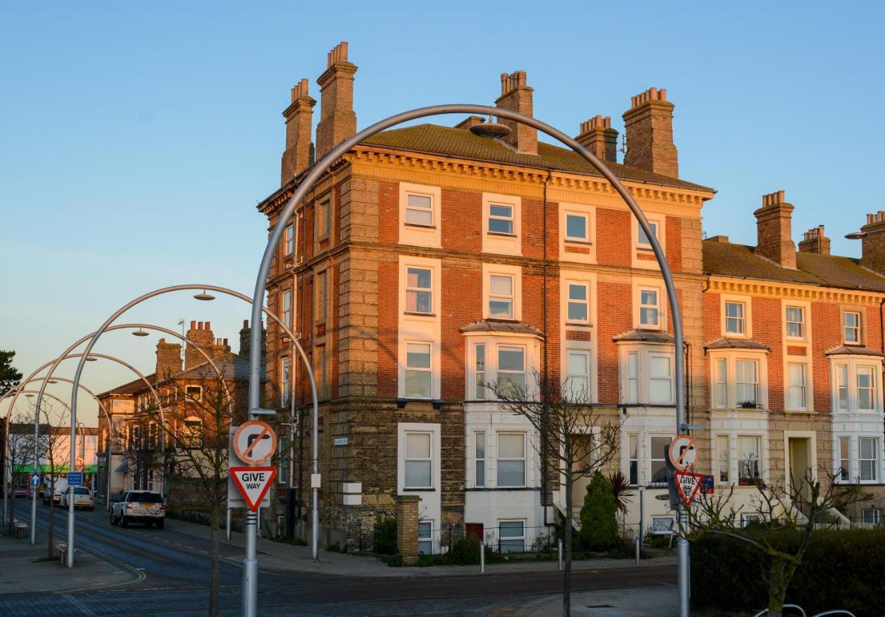 Sea Views Stunning 2 Bedroom Apartment # Lowestoft Extérieur photo