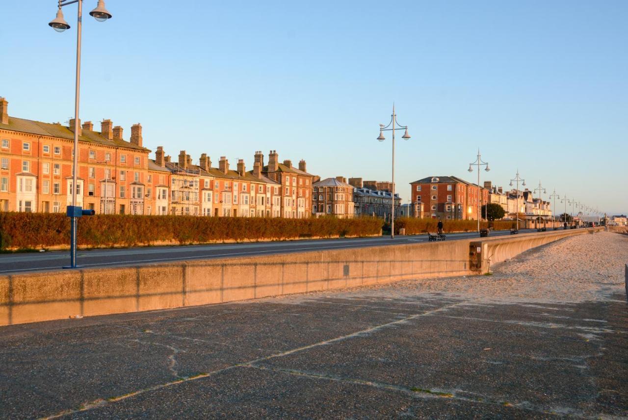 Sea Views Stunning 2 Bedroom Apartment # Lowestoft Extérieur photo
