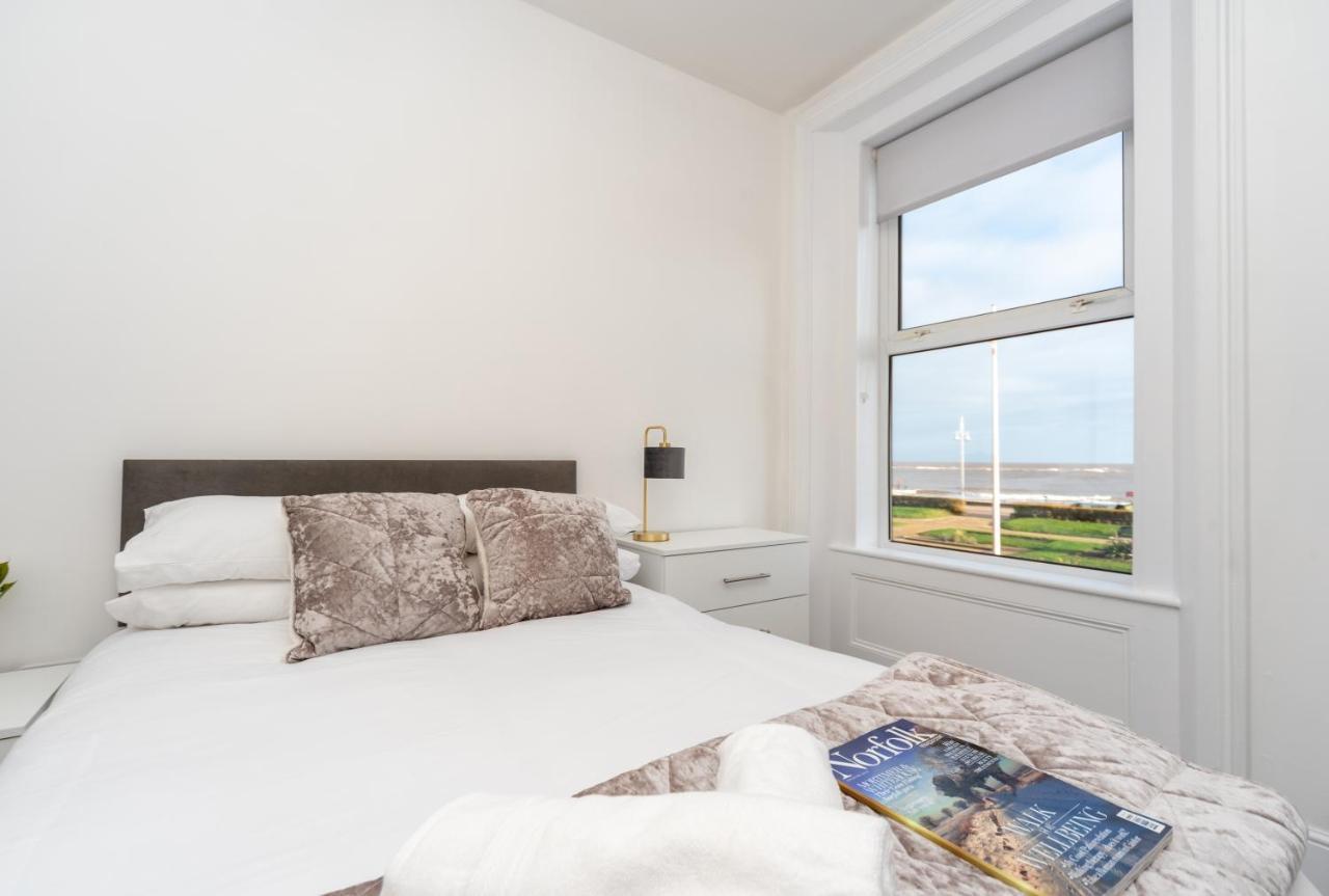 Sea Views Stunning 2 Bedroom Apartment # Lowestoft Extérieur photo