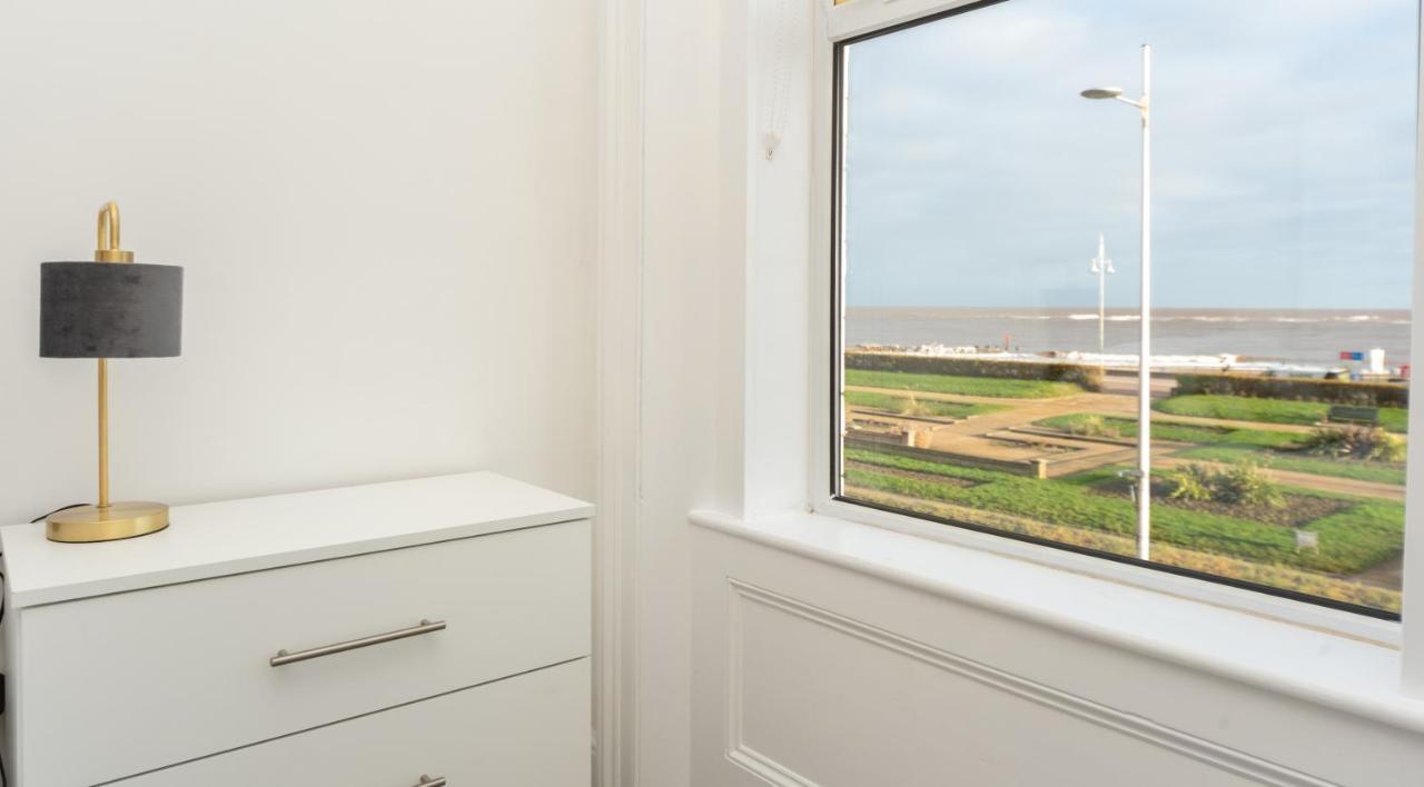 Sea Views Stunning 2 Bedroom Apartment # Lowestoft Extérieur photo