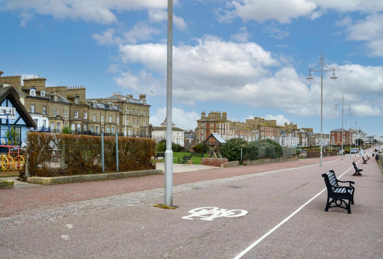 Sea Views Stunning 2 Bedroom Apartment # Lowestoft Extérieur photo